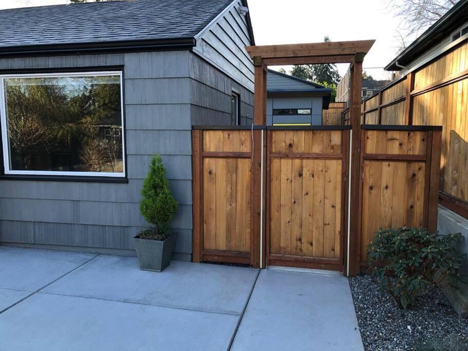 Cozy Crown Hill Carkeek Cottage W/3 Beds, Full Kitchen & Backyard In North Seattle Exteriör bild