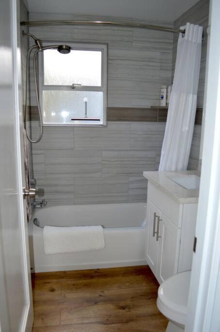 Cozy Crown Hill Carkeek Cottage W/3 Beds, Full Kitchen & Backyard In North Seattle Exteriör bild